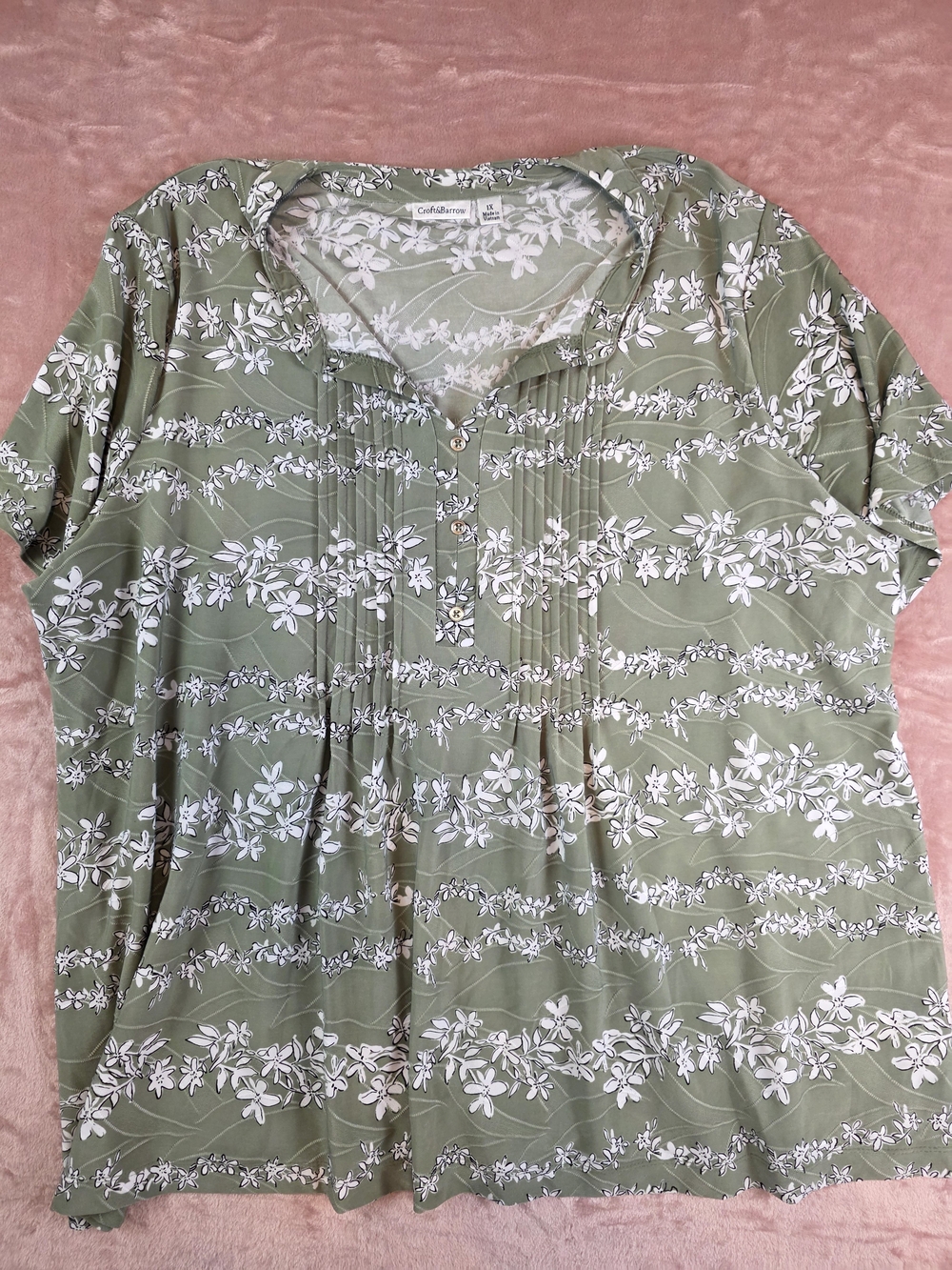 Croft & Barrow Plus Size Green Floral Pleat-Front Women’s Top